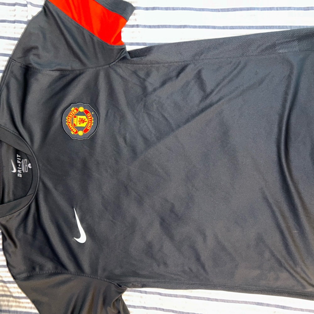 Nike dri fit Manchester United gray shirt